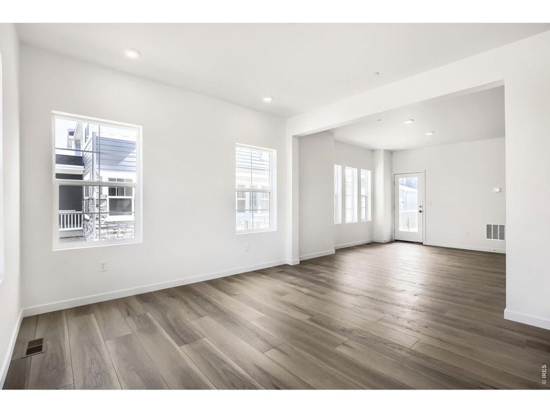 Spacious, unfurnished interior of a new home in Timber Lark, Fort Collins (Image 7).