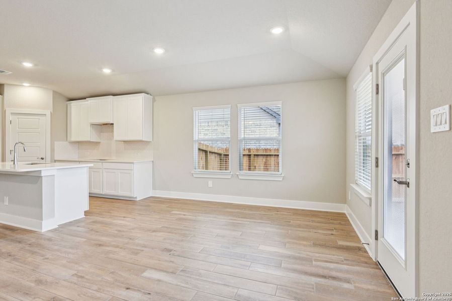 Spacious, unfurnished interior of a new home in Carmel Ranch, Schertz (Image 19).