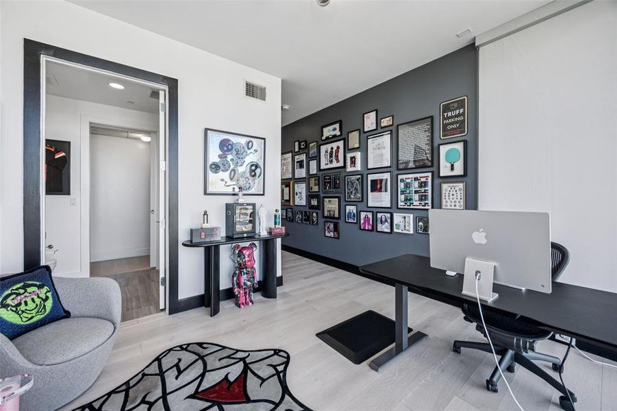 Furnished interior view inside a new home in , Dallas (Image 24). Furnished interior view inside a new home in , Dallas (Image 24).