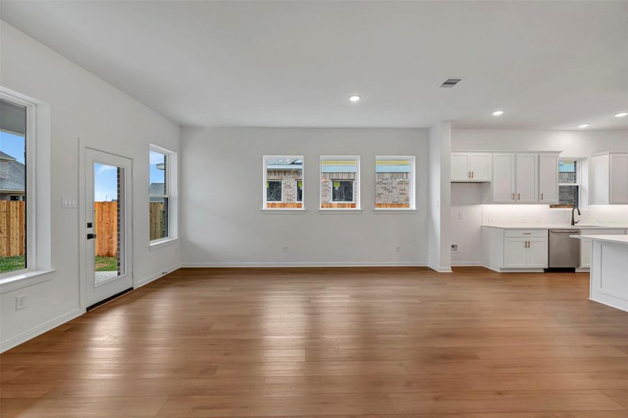 Spacious, unfurnished interior of a new home in The Grand Prairie 50’, Hockley (Image 19).