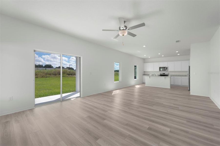 Spacious, unfurnished interior of a new home in Peach Crossings, Winter Haven (Image 14).
