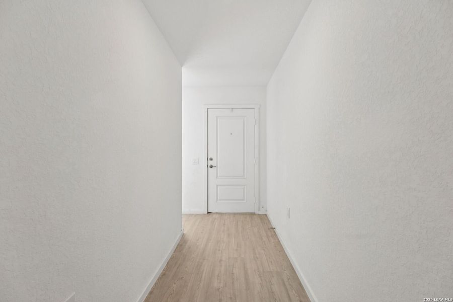 Spacious, unfurnished interior of a new home in Somerset Meadows, San Antonio (Image 25).