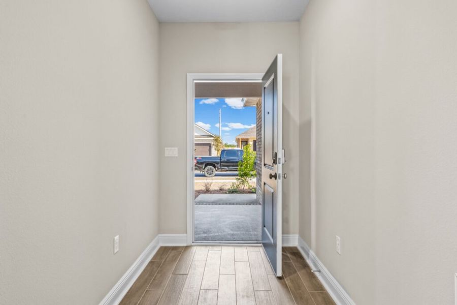 Spacious, unfurnished interior of a new home in Natureview, Freeport (Image 26).