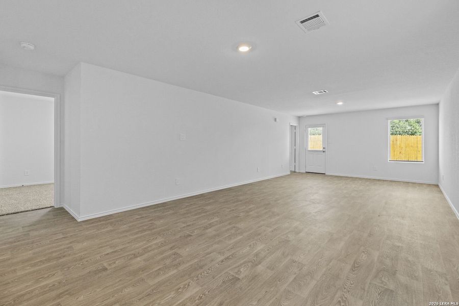 Spacious, unfurnished interior of a new home in Hickory Ridge, Elmendorf (Image 33). Spacious, unfurnished interior of a new home in Hickory Ridge, Elmendorf (Image 33).