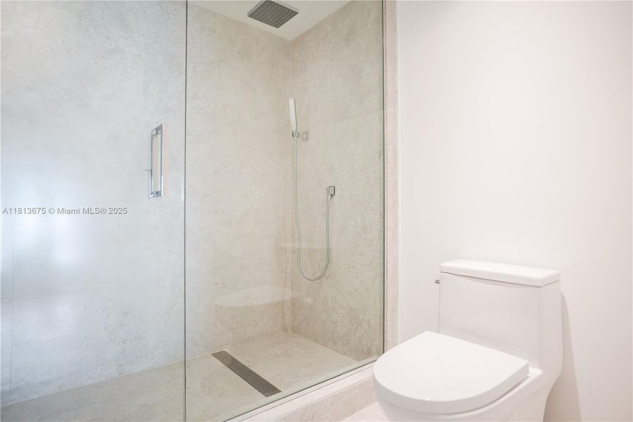 Furnished interior view inside a new home in , Bal Harbour (Image 15).