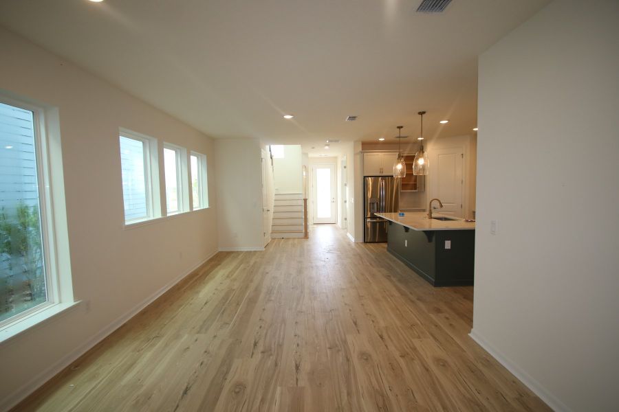 Spacious, unfurnished interior of a new home in Weslyn Park in Sunbridge 34', St. Cloud (Image 6).
