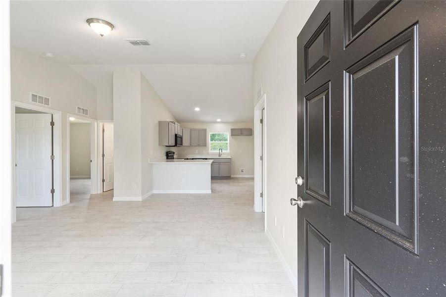 Spacious, unfurnished interior of a new home in , Ocala (Image 29).