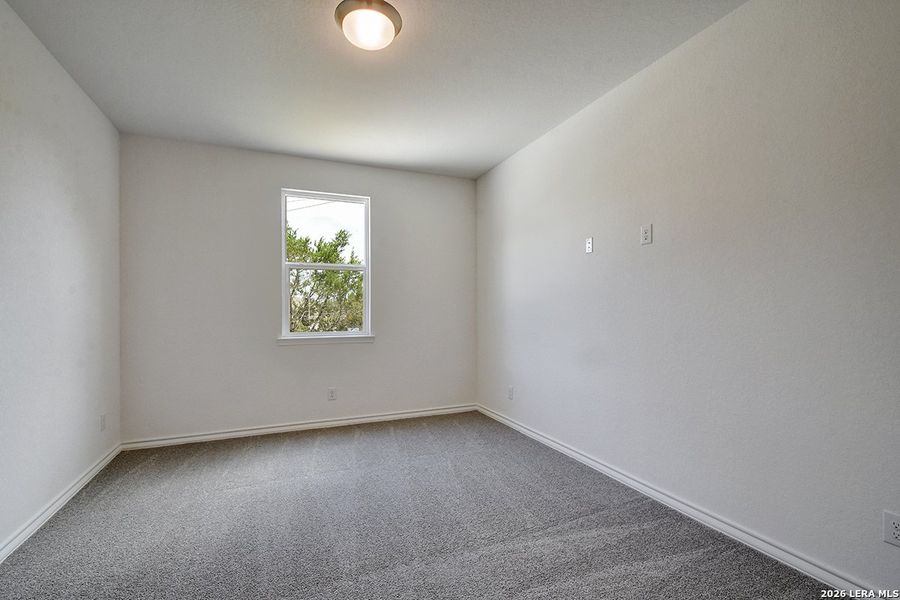 Spacious, unfurnished interior of a new home in , Canyon Lake (Image 19).