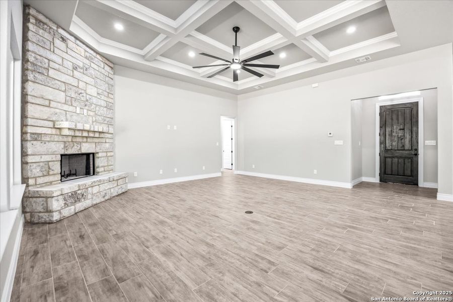 Spacious, unfurnished interior of a new home in , La Vernia (Image 37).