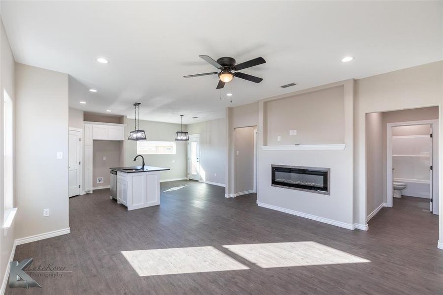 Spacious, unfurnished interior of a new home in , Abilene (Image 22).