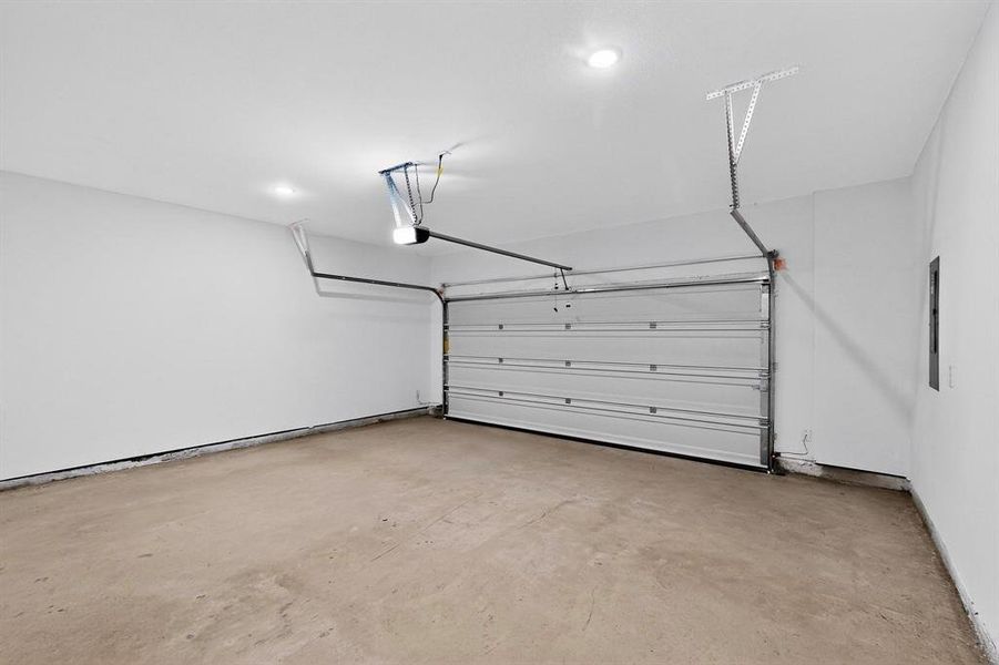 Spacious, unfurnished interior of a new home in Solterra Texas, Mesquite (Image 31).