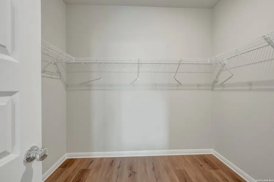 Spacious, unfurnished interior of a new home in Mesquite Ridge, San Antonio (Image 34).