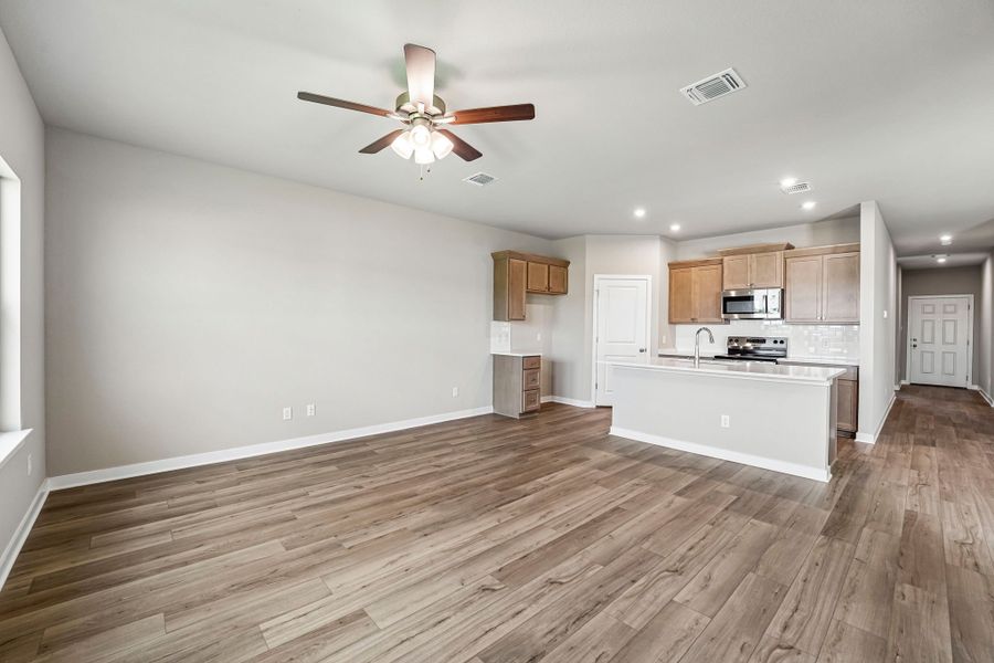 Spacious, unfurnished interior of a new home in Hillside Village, Temple (Image 8).