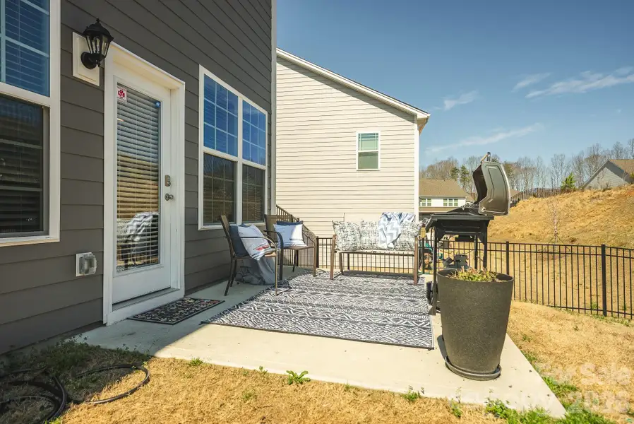 Exterior details and patio area of a home in Falls Cove, Troutman (Image 3).
