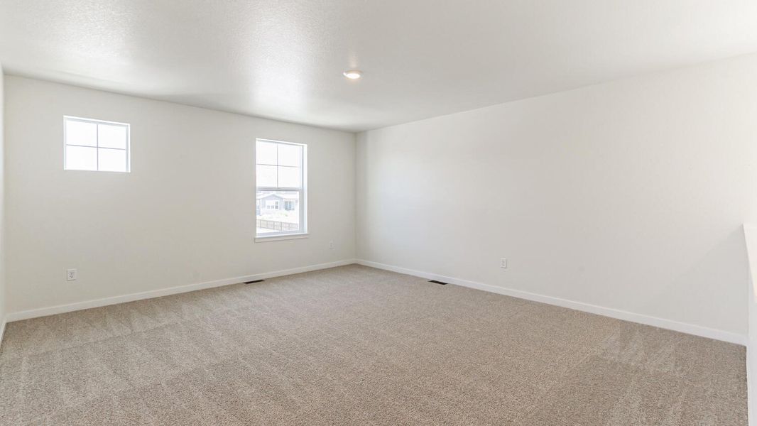 Spacious, unfurnished interior of a new home in Vista Meadows, Fort Lupton (Image 12).