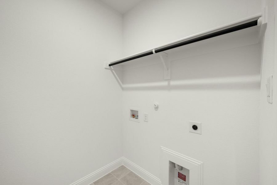 Spacious, unfurnished interior of a new home in Kentsdale Farms, DeSoto (Image 23).