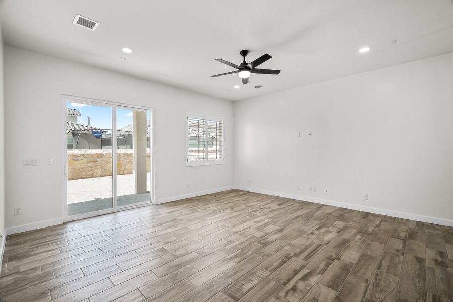 Spacious, unfurnished interior of a new home in Summer Sky North, El Paso (Image 26).