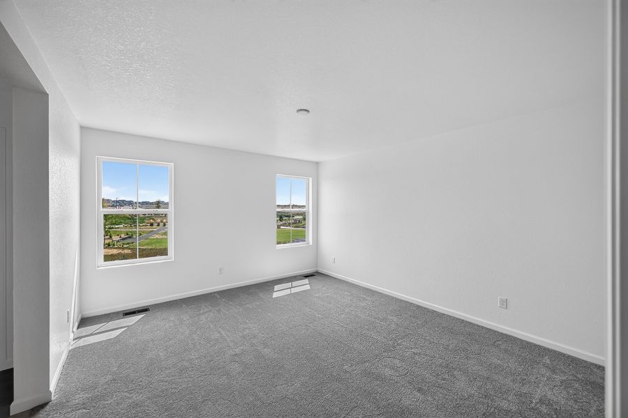 Spacious, unfurnished interior of a new home in The Aurora Highlands, Aurora (Image 18).