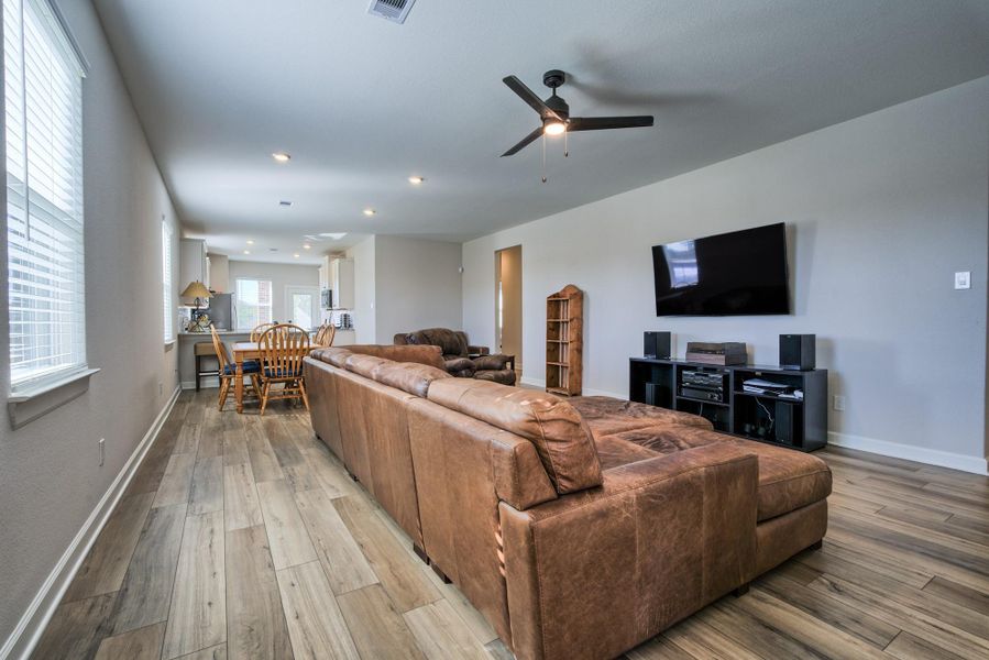 Furnished interior view inside a new home in Wedgewood Forest, Conroe (Image 7). Furnished interior view inside a new home in Wedgewood Forest, Conroe (Image 7).