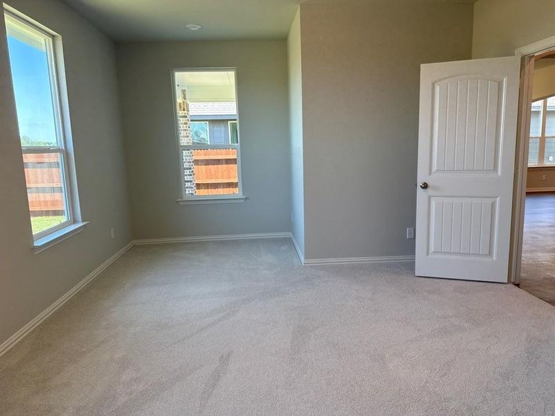 Spacious, unfurnished interior of a new home in Covenant Park, Springtown (Image 9).