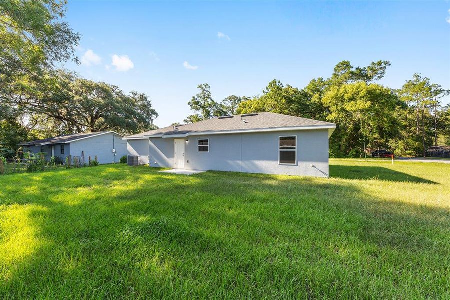 Exterior details and patio area of a home in , Ocala (Image 4).