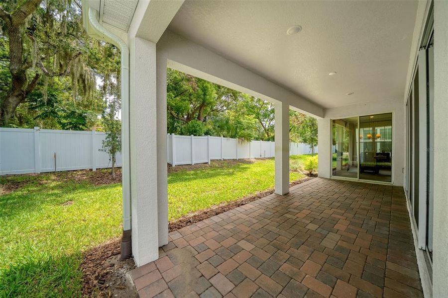 Exterior details and patio area of a home in , Orlando (Image 4).