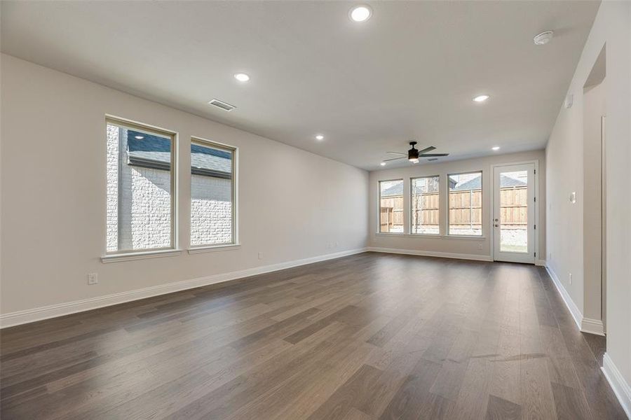 Spacious, unfurnished interior of a new home in Spiritas Ranch, Little Elm (Image 27).