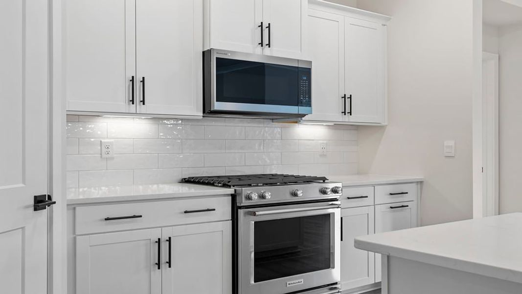 Furnished interior view inside a new home in Cottonwood Ridge, Piedmont (Image 10).