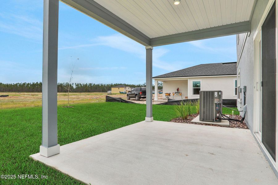 Exterior details and patio area of a home in Bellbrooke, Jacksonville (Image 25).