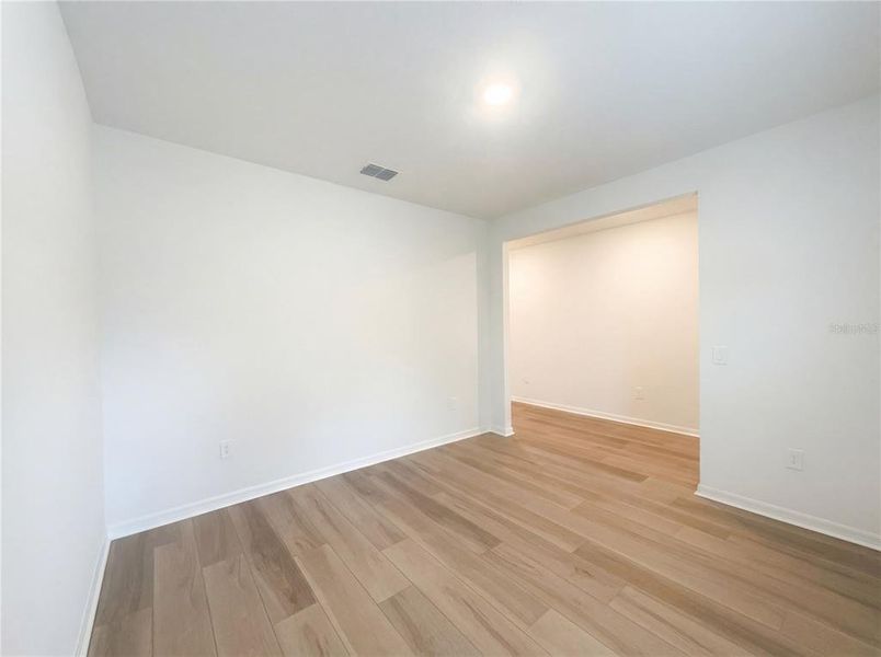 Spacious, unfurnished interior of a new home in Grand Park, Dunnellon (Image 16).