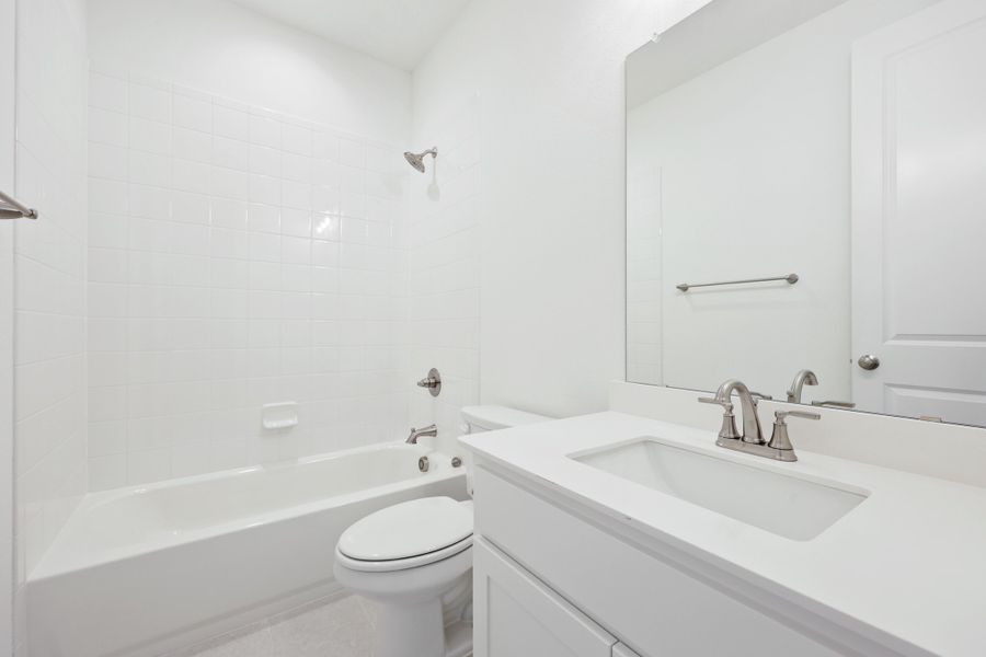 180 Buffalo - Full Bathroom
