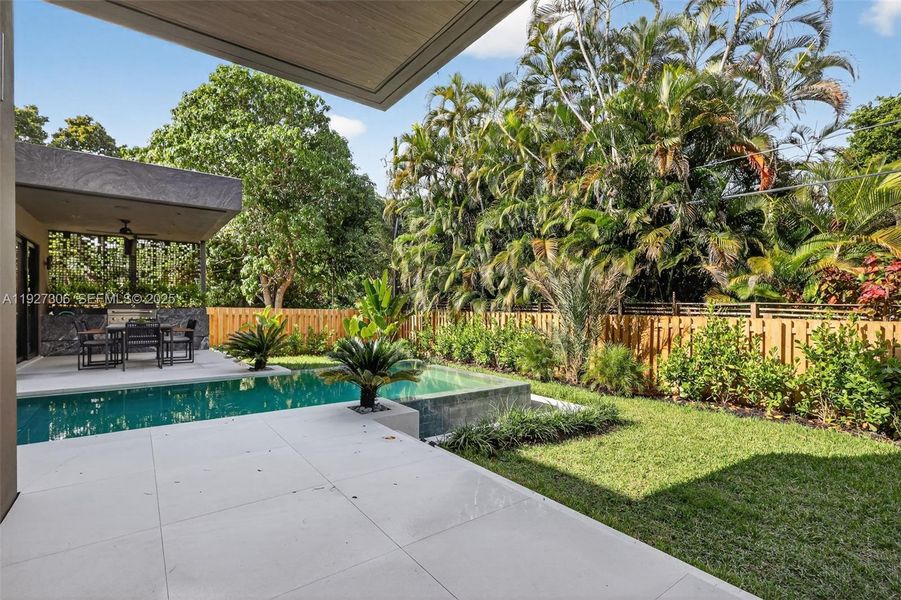 Exterior details and patio area of a home in , Biscayne Park (Image 4).