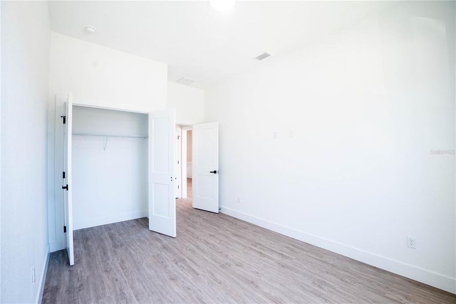 Spacious, unfurnished interior of a new home in , Tampa (Image 30).