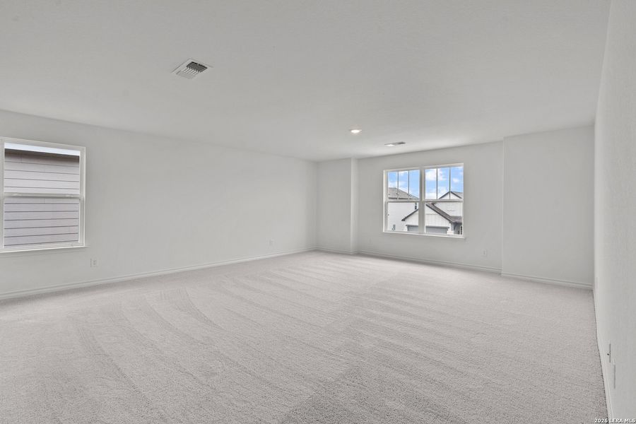 Spacious, unfurnished interior of a new home in Vista Real, Converse (Image 30).