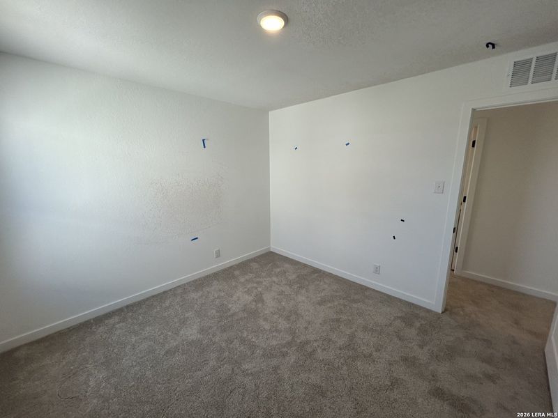 Spacious, unfurnished interior of a new home in Hennersby Hollow, San Antonio (Image 26).