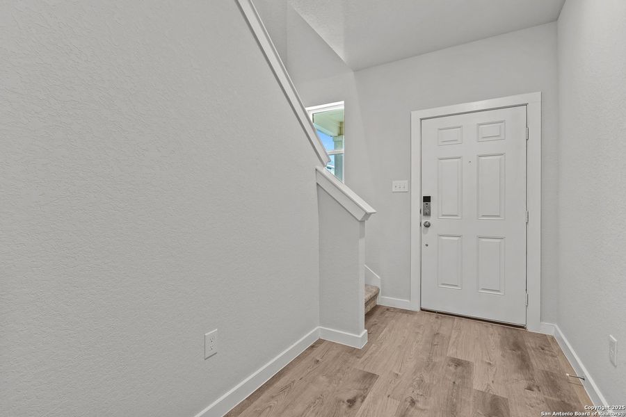 Spacious, unfurnished interior of a new home in Senna, Leon Valley (Image 15).