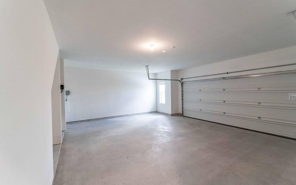 Spacious, unfurnished interior of a new home in Swenson Heights, Seguin (Image 10).