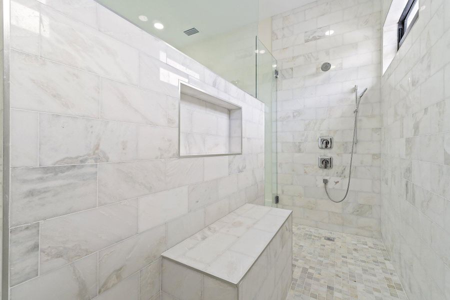 Image 93 of a home in .