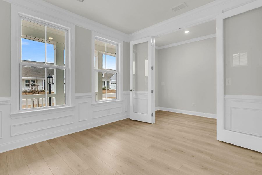 Spacious, unfurnished interior of a new home in Tidewater at Lakes of Cane Bay, Summerville (Image 28).