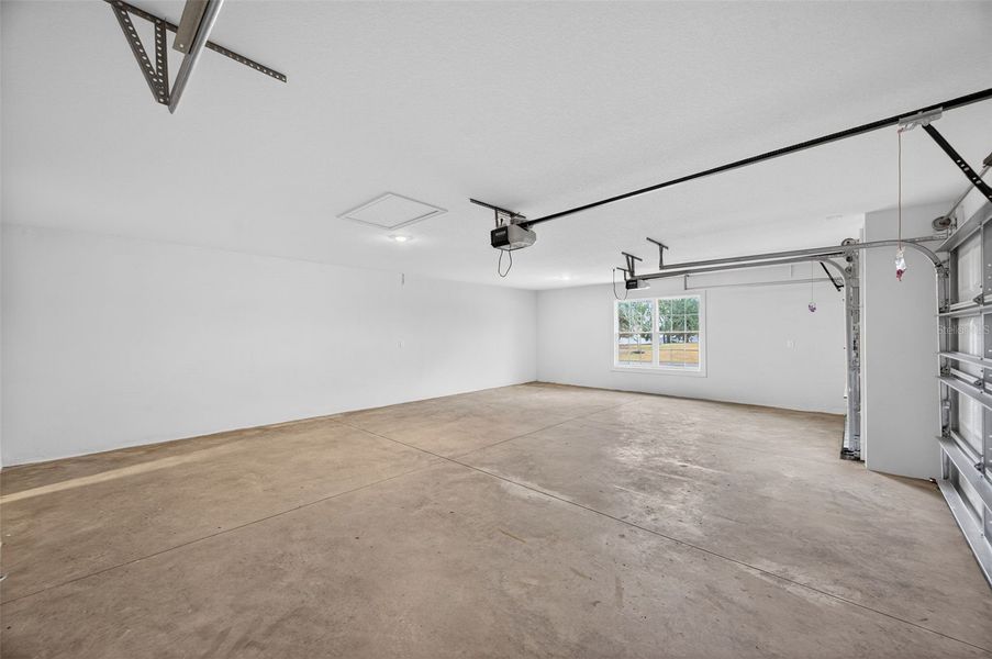 Spacious, unfurnished interior of a new home in Hill Country Estates, Dade City (Image 22).