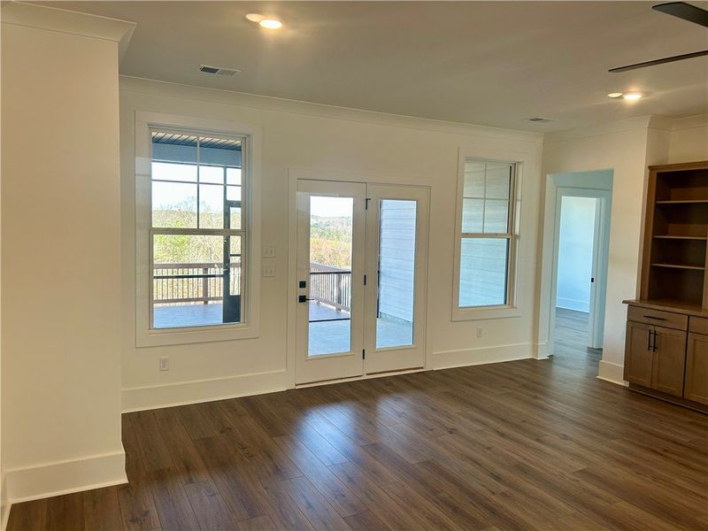 Spacious, unfurnished interior of a new home in Edwards Ridge, Central (Image 18).