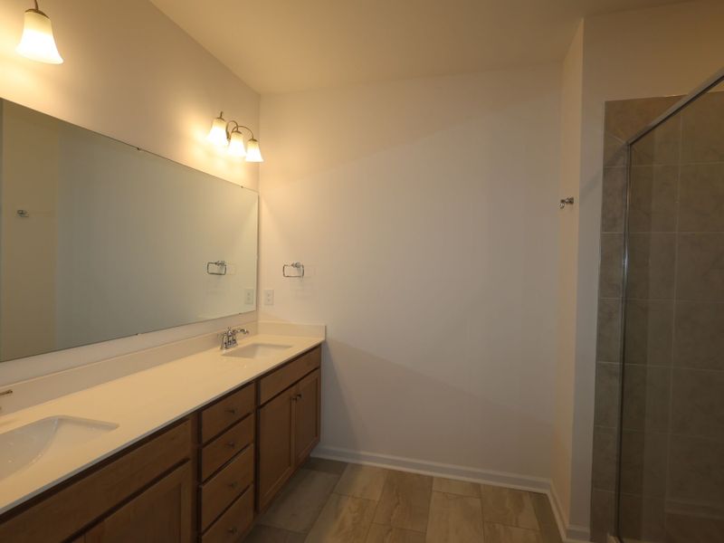 Owner's Bathroom Owner's Bathroom