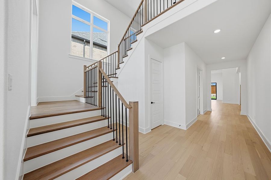 Spacious, unfurnished interior of a new home in Hillside Village, Celina (Image 19).