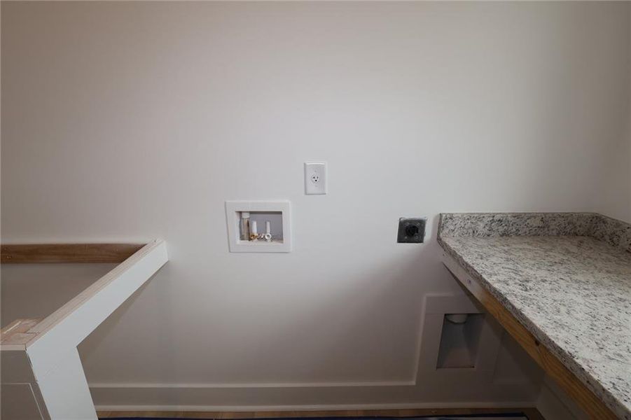 Spacious, unfurnished interior of a new home in Old Mill Preserve, Dallas (Image 5).