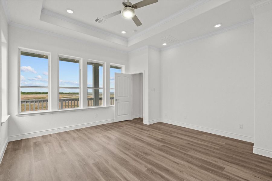 Spacious, unfurnished interior of a new home in , Texas City (Image 16).