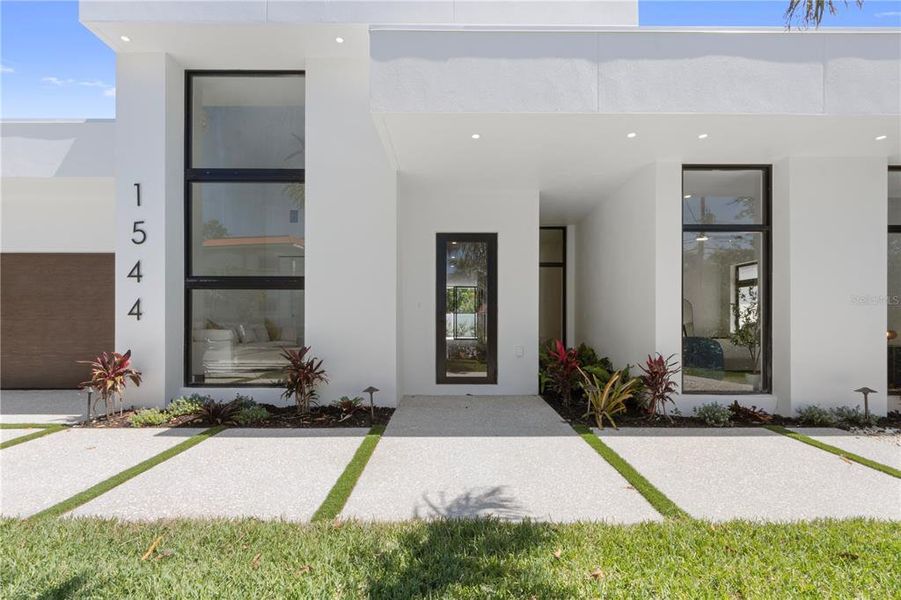 Exterior details and patio area of a home in , Bradenton (Image 26).