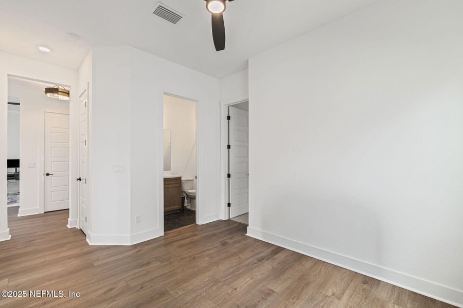 Spacious, unfurnished interior of a new home in Seven Pines 50' Rear Entry, Jacksonville (Image 59).