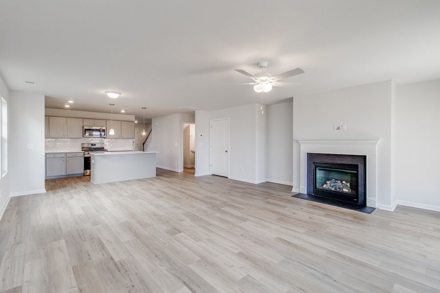 Spacious, unfurnished interior of a new home in Winston Point, Gilbert (Image 22).