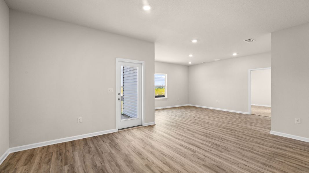 Spacious, unfurnished interior of a new home in Hodges Bayou Plantation, Panama City (Image 21).