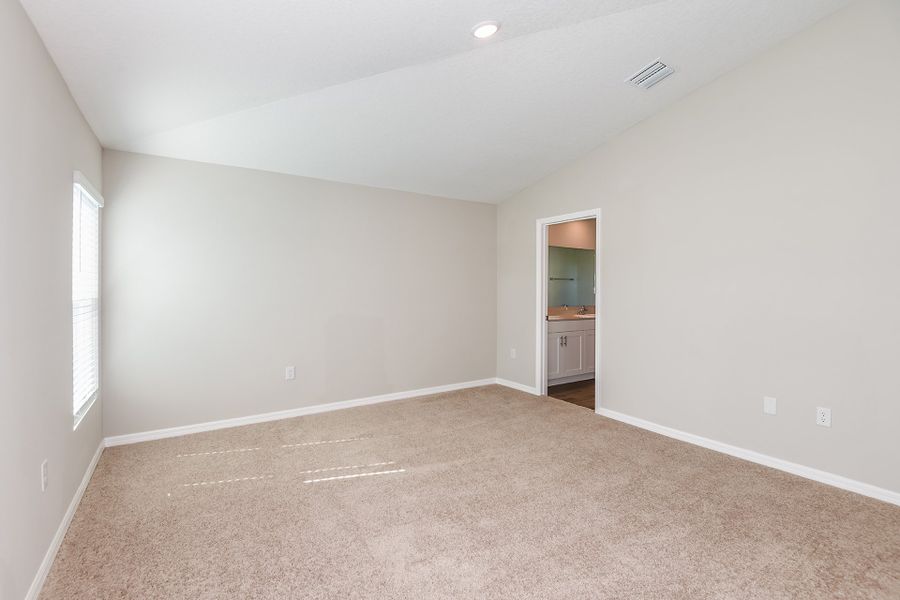 Spacious, unfurnished interior of a new home in Scenic Terrace, Haines City (Image 18).